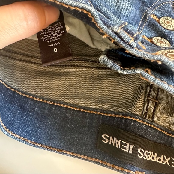 Express Jean Shorts Blue Wash Light Tears - Picture 3 of 3